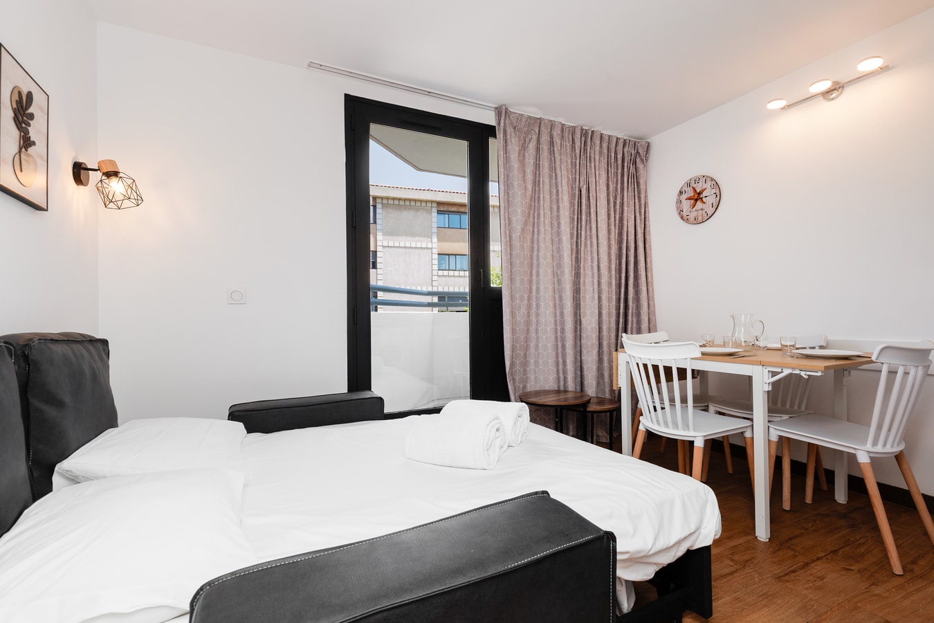 Upstays charming t2 renovated balcony and  pool 13 Upstays