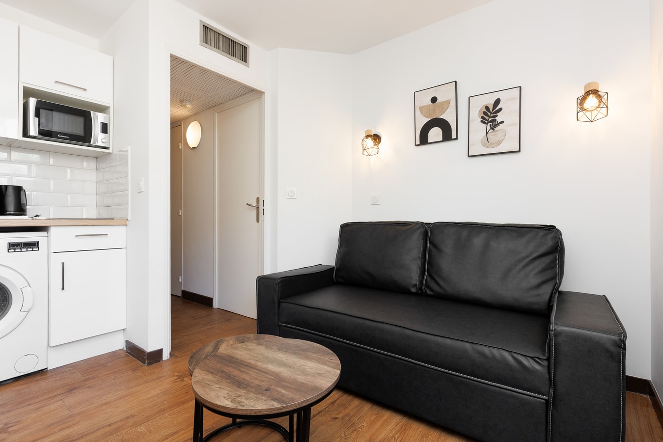 Upstays charming t2 renovated balcony and  pool Upstays