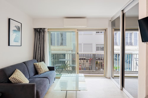 Immogroom – Stylish Studio – Beach 1 min away- AC 7 ImmoGroom