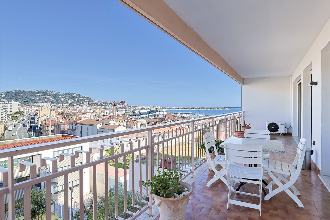 Upstays Modern sea view terrace AC 20 Upstays