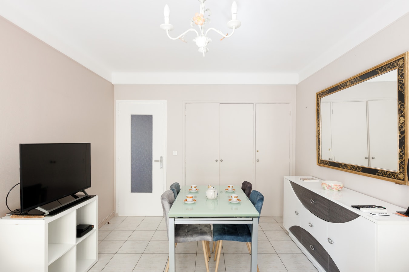Upstays Cosy Calm 1 Bedroom with terrace and AC 7 Upstays