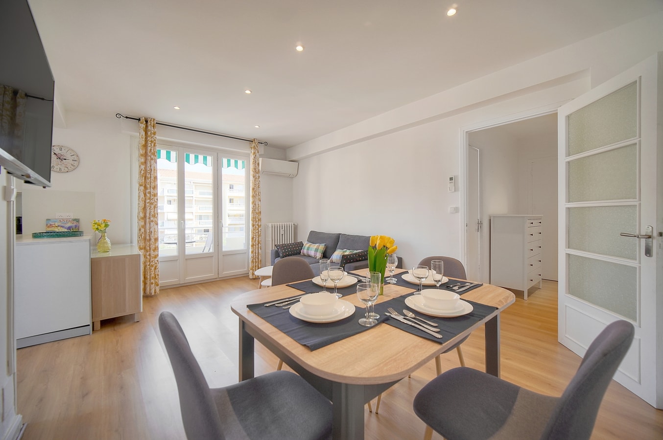 Immogroom - bright and modern apartment with a/c 1 ImmoGroom