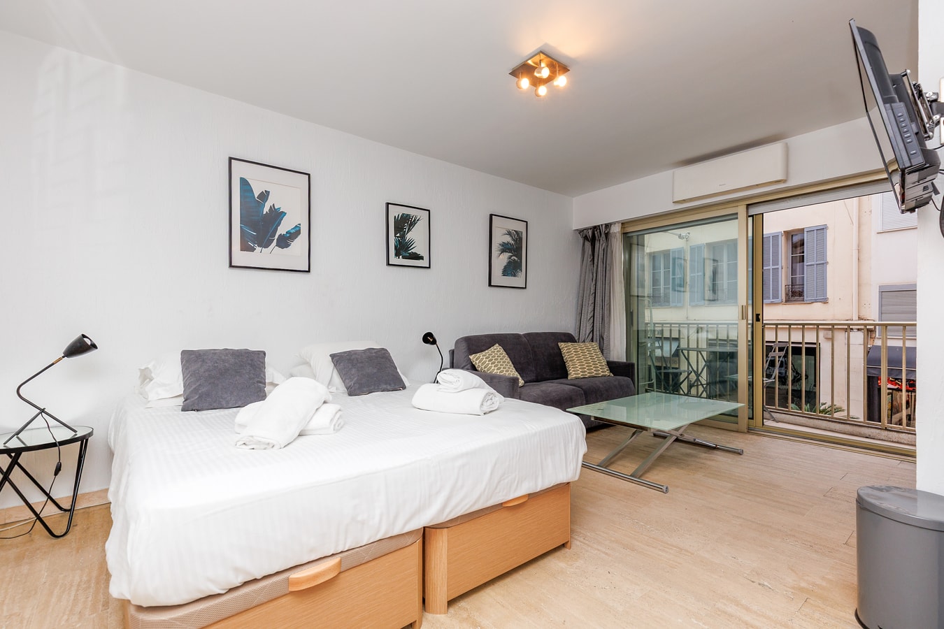 Immogroom – Stylish Studio – Beach 1 min away- AC 17 ImmoGroom