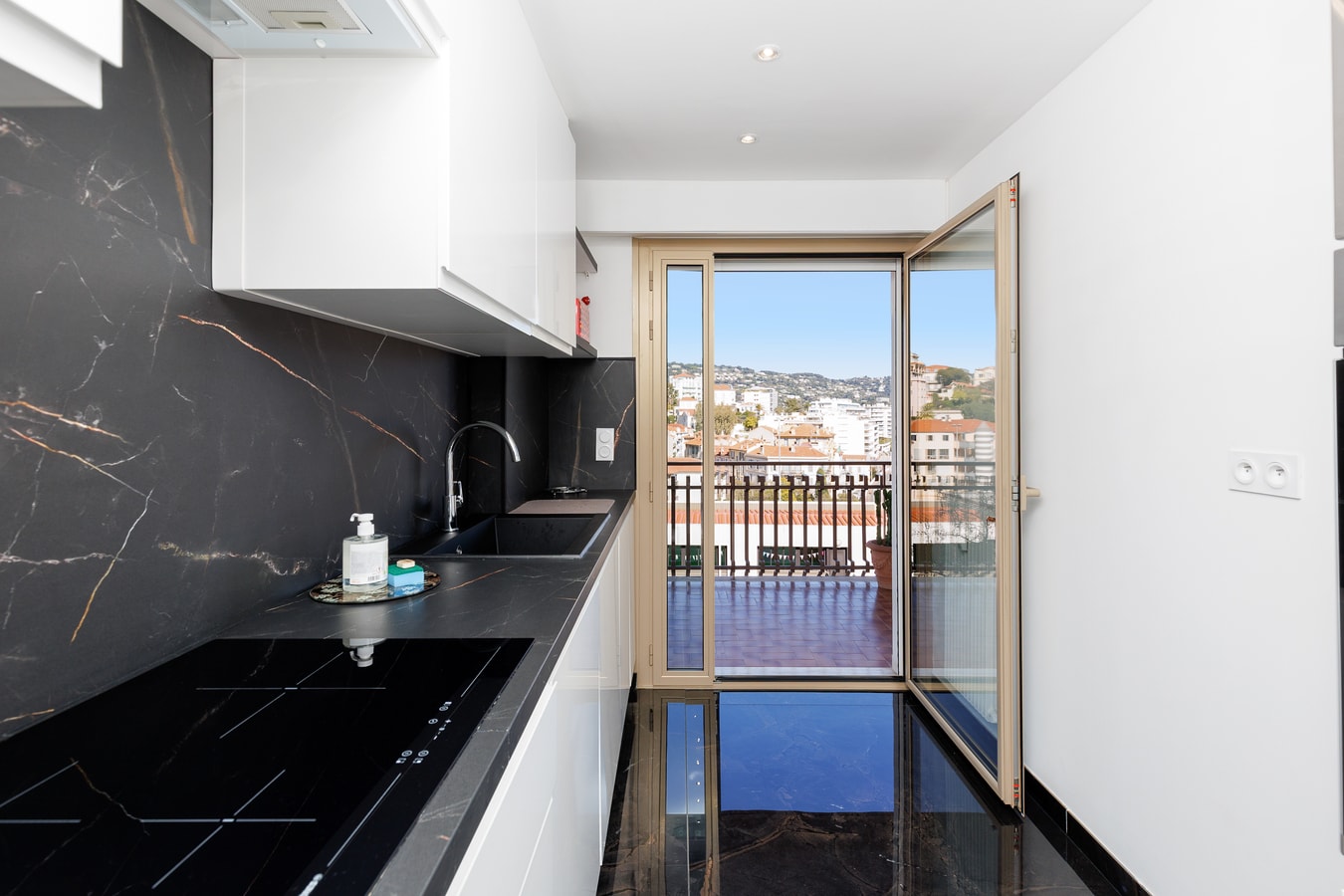 Upstays Modern sea view terrace AC 3 Upstays