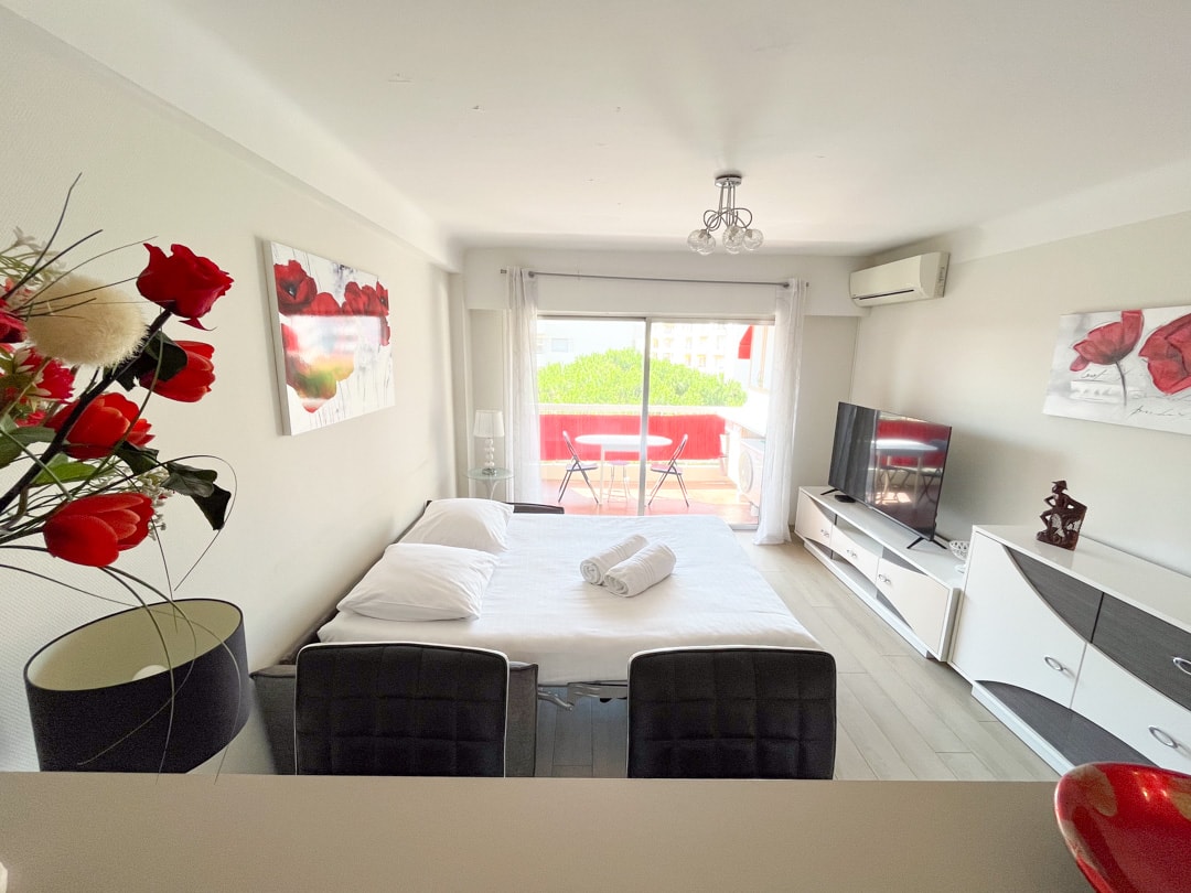 Upstays Bright 1BR 50m² with terrace Cannes center 24 Upstays