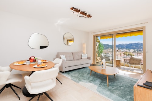 Upstays Elegant  50m² 1 Bedroom AC and Terrace Upstays