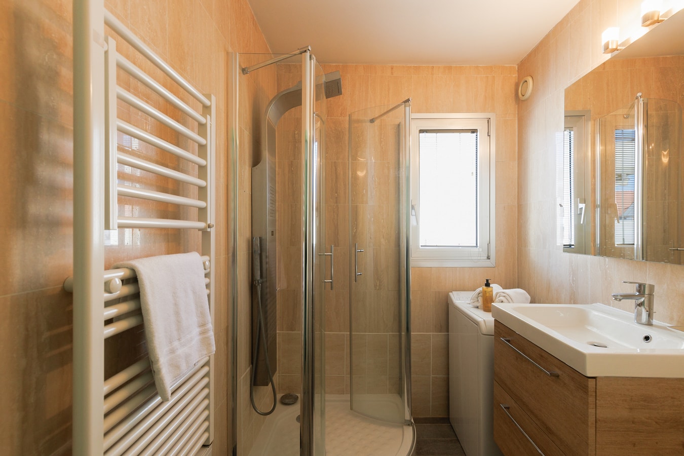 Upstays Elegant T2 with loggia 4 Upstays
