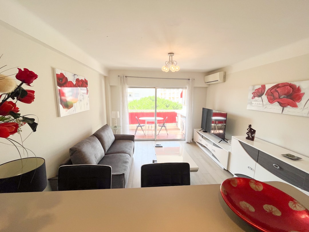 Upstays Bright 1BR 50m² with terrace Cannes center 20 Upstays