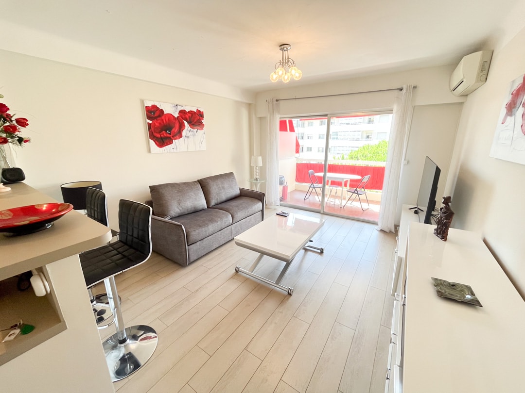 Upstays Bright 1BR 50m² with terrace Cannes center Upstays