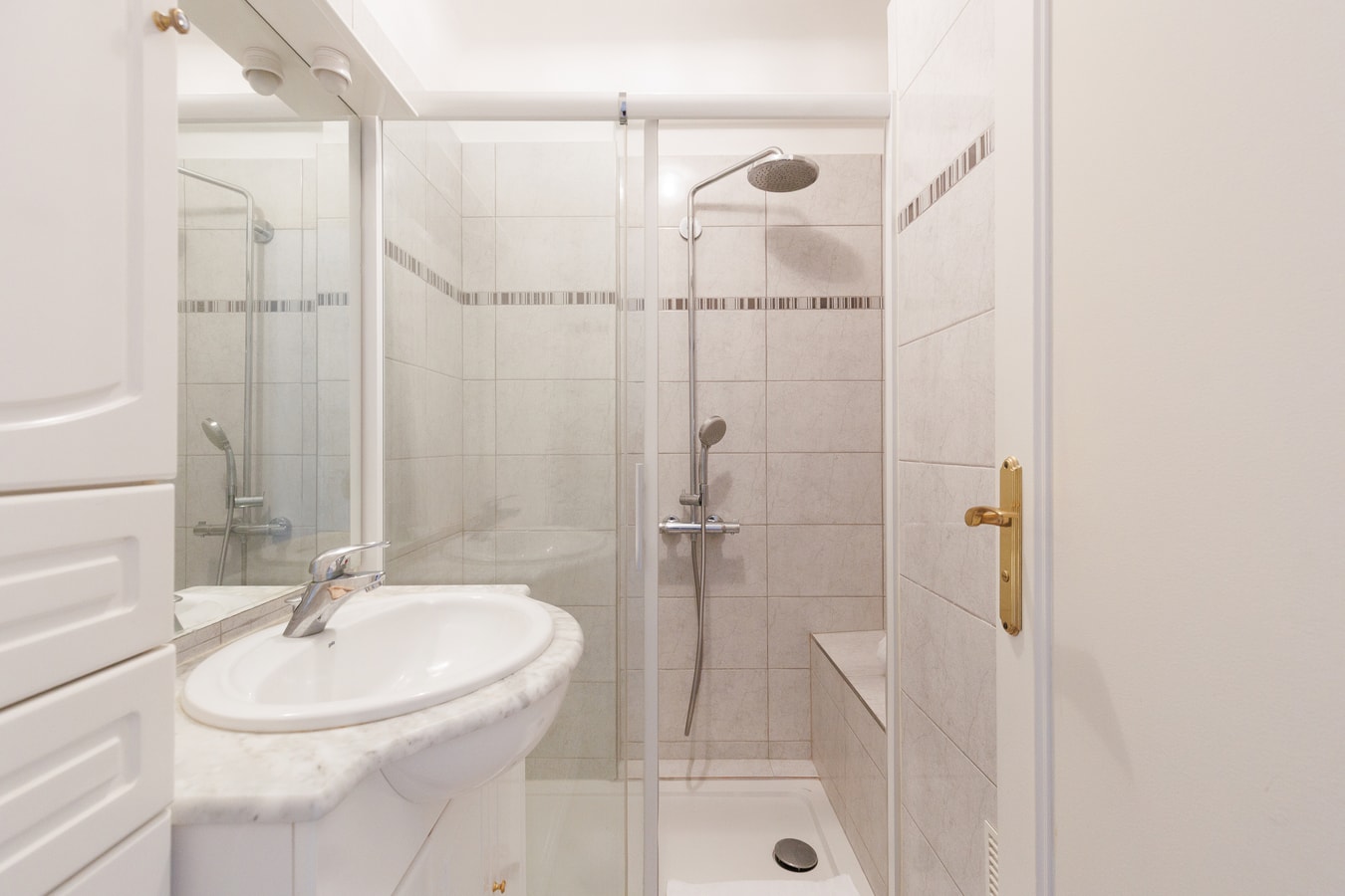 Upstays Bright 1BR 50m² with terrace Cannes center 5 Upstays