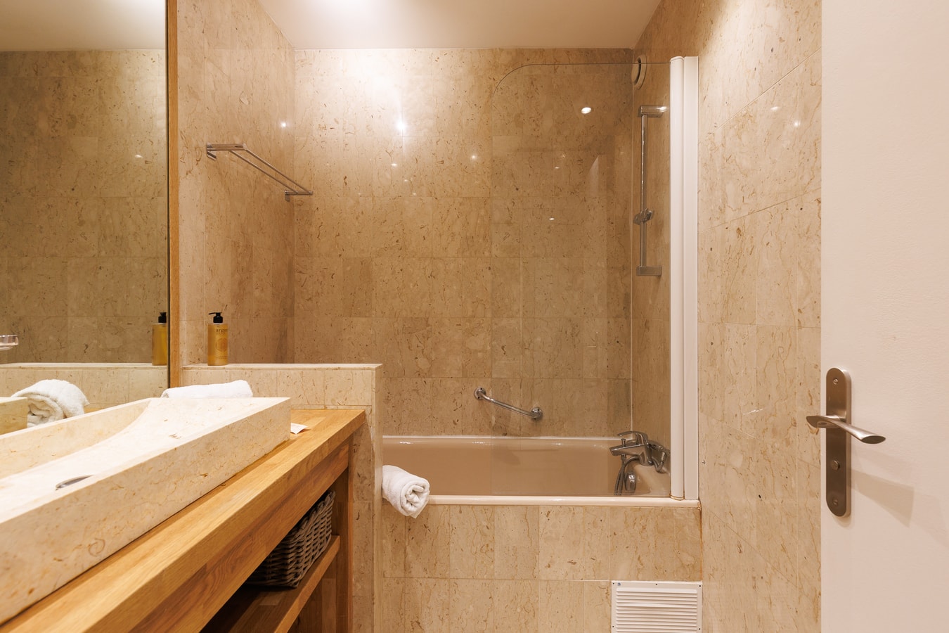 Upstays Elegant 1BR Gray d'Albion 2min from Palais 10 Upstays