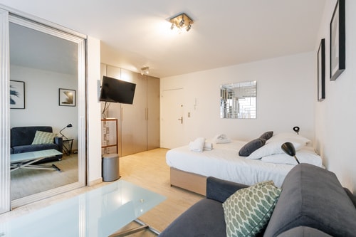 Immogroom – Stylish Studio – Beach 1 min away- AC 8 ImmoGroom