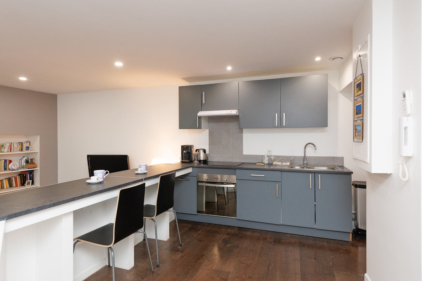 Upstays Elegant 3BR Steps from Le Palais 9 Upstays