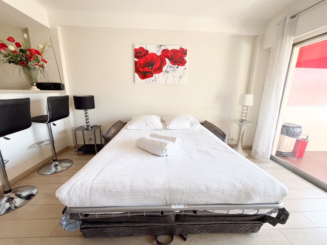Upstays Bright 1BR 50m² with terrace Cannes center 26 Upstays