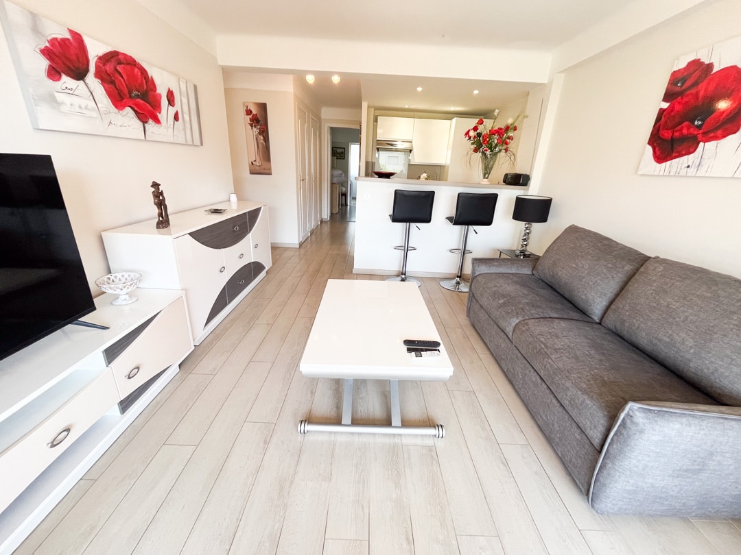 Upstays Bright 1BR 50m² with terrace Cannes center 18 Upstays