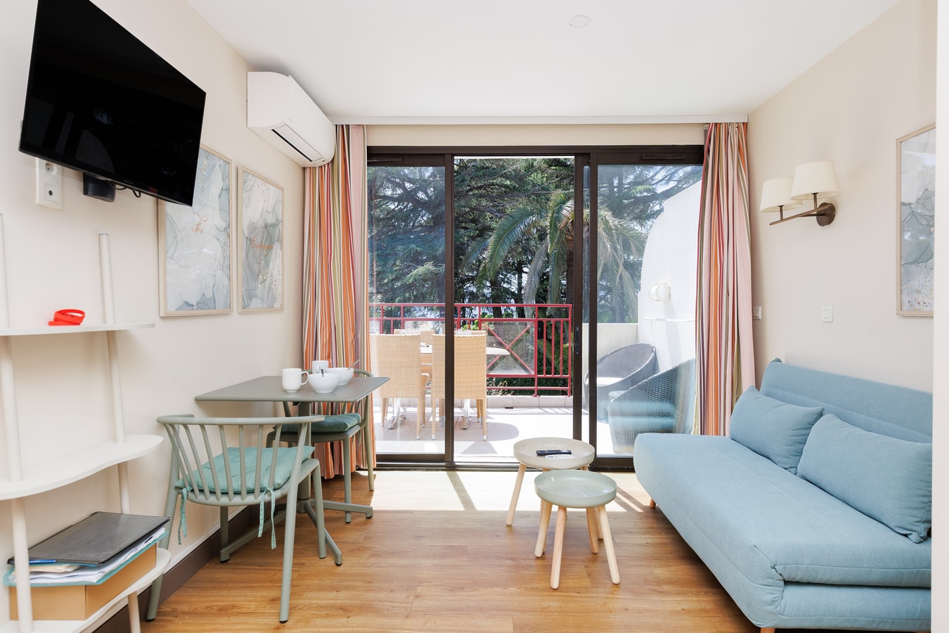Upstays Garden Terrace Pool 28m² Apartment Upstays