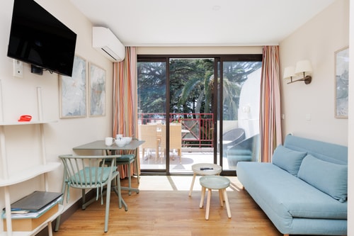 Upstays Garden Terrace Pool 28m² Apartment Upstays