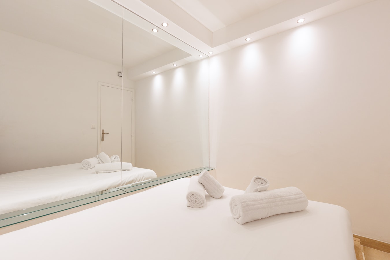 Upstays Elegant 1BR Gray d'Albion 2min from Palais 12 Upstays