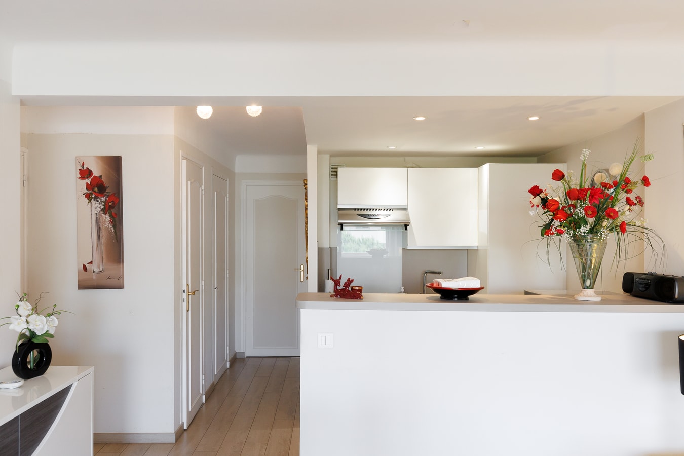 Upstays Bright 1BR 50m² with terrace Cannes center 19 Upstays