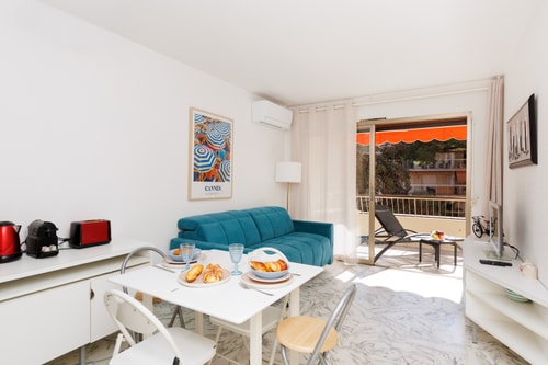 Upstays Cosy T2 32m² with terrace and AC Upstays
