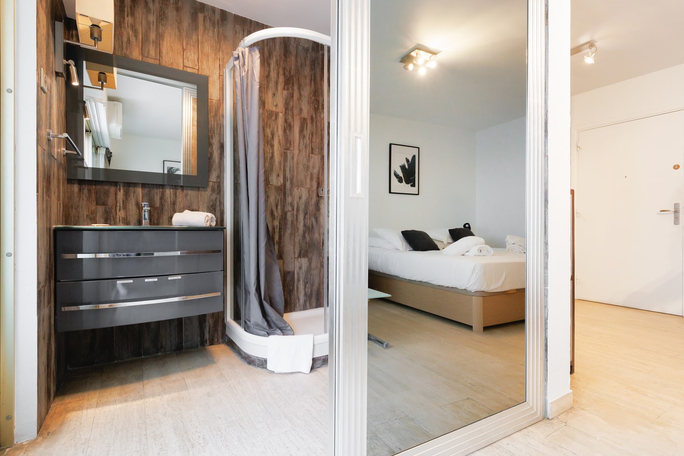 Immogroom – Stylish Studio – Beach 1 min away- AC 12 ImmoGroom