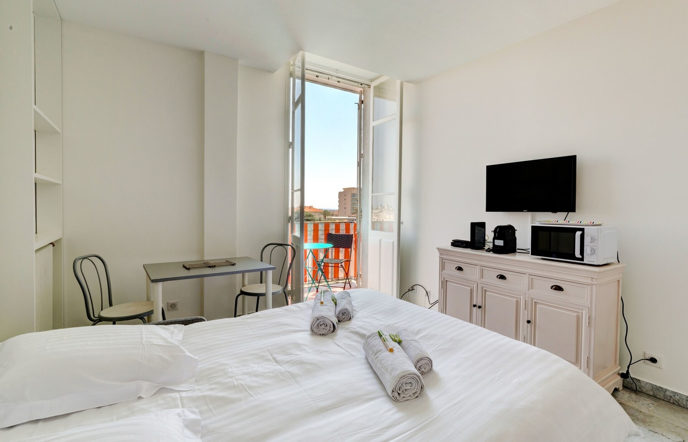 Horloge · Immogroom - Studio - Near Palais des festivals -AC 3 ImmoGroom