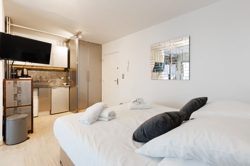 Immogroom – Stylish Studio – Beach 1 min away- AC 15 ImmoGroom