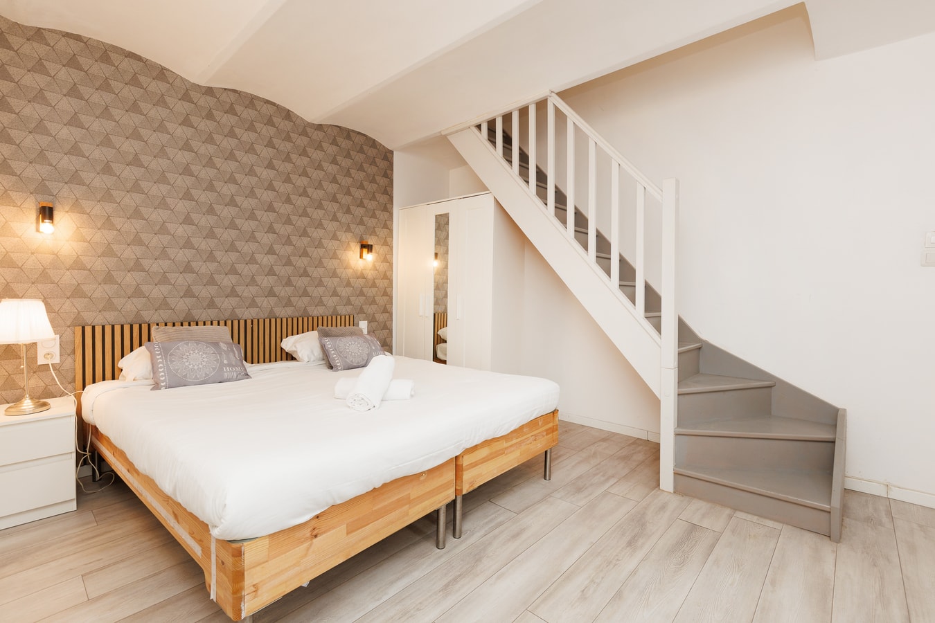 Upstays Elegant 3BR Steps from Le Palais 20 Upstays