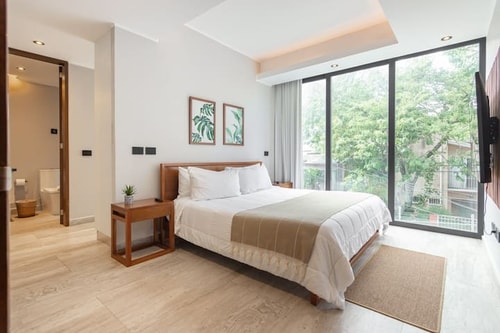 Luxury 1BD Condo 3 blk from 5th Ave W/Pool&Parking