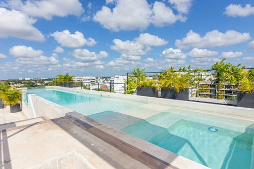 Luxury 1BD Condo 3 blk from 5th Ave W/Pool&Parking