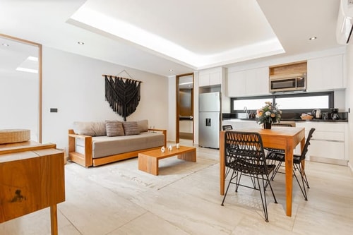 Luxury 1BD Condo 3 blk from 5th Ave W/Pool&Parking