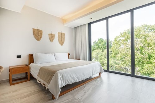 Luxury 2BD Condo 3 blk from 5th Ave W/Pool&Parking