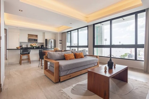 Luxury 2BD Penthouse 3 Blk from 5th Ave With Pool