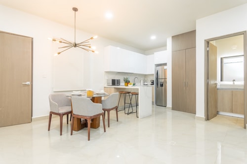 Luxury 1BR with balcony, Direct Access to 5th Ave