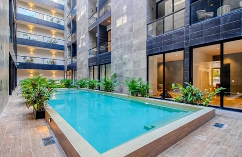 Luxury 1BR Balcony&Parking, 1 Block from 5th Ave