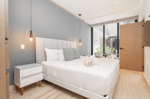 Luxury 1BR, 1 Block from 5th Ave. with Parking