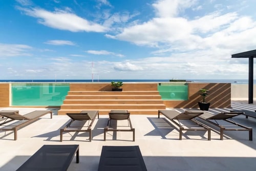 Luxury 1BR with balcony, Direct Access to 5th Ave