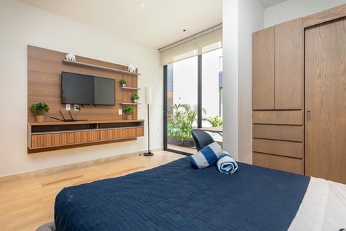 Luxury 1BR, 1 Block from 5th Ave. with Parking