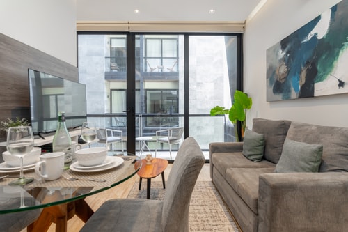 Luxury 1BR Balcony&Parking, 1 Block from 5th Ave