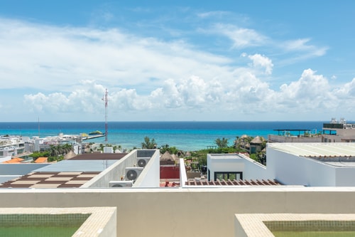 Luxury 1BR with balcony, Direct Access to 5th Ave