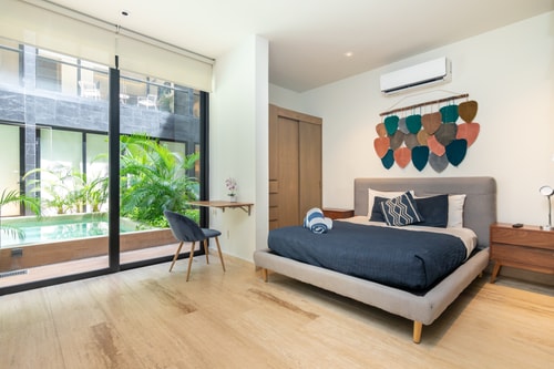 Luxury 1BR Apt, 1 Block from 5th Ave + Parking