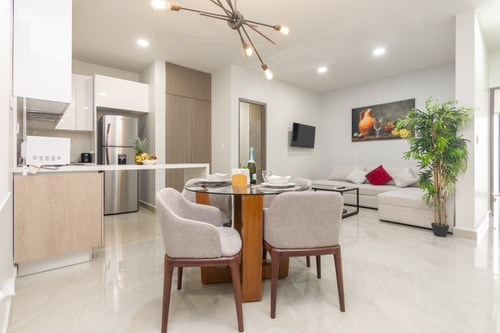 Luxury 1BR with balcony, Direct Access to 5th Ave