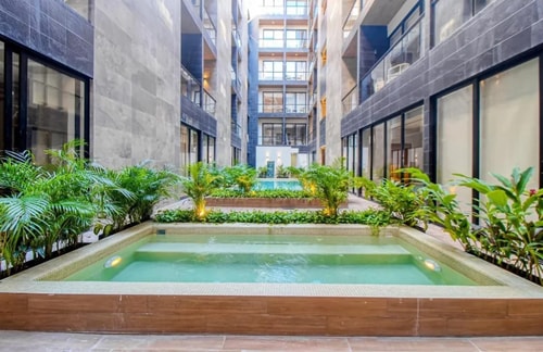 Luxury 1BR, 1 Block from 5th Ave. with Parking