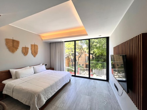 Modern 2BD Apt. steps from 5th Ave w/Pool&Parking