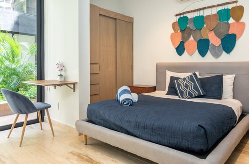 Cozy 1BR Apt 1 Block from 5th Ave + Parking