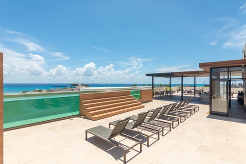 Luxury 1BR with balcony, Direct Access to 5th Ave