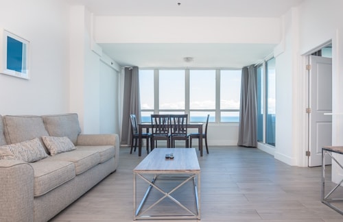 Oceanfront Penthouse with Balcony, Pool & Parking