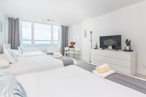 Oceanfront View Apt Resort with free Parking