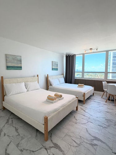Stylish Renovated Bay View w/ Free Parking