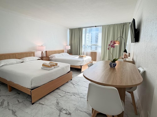 Charming Apt with Bay View, Newly Renovated